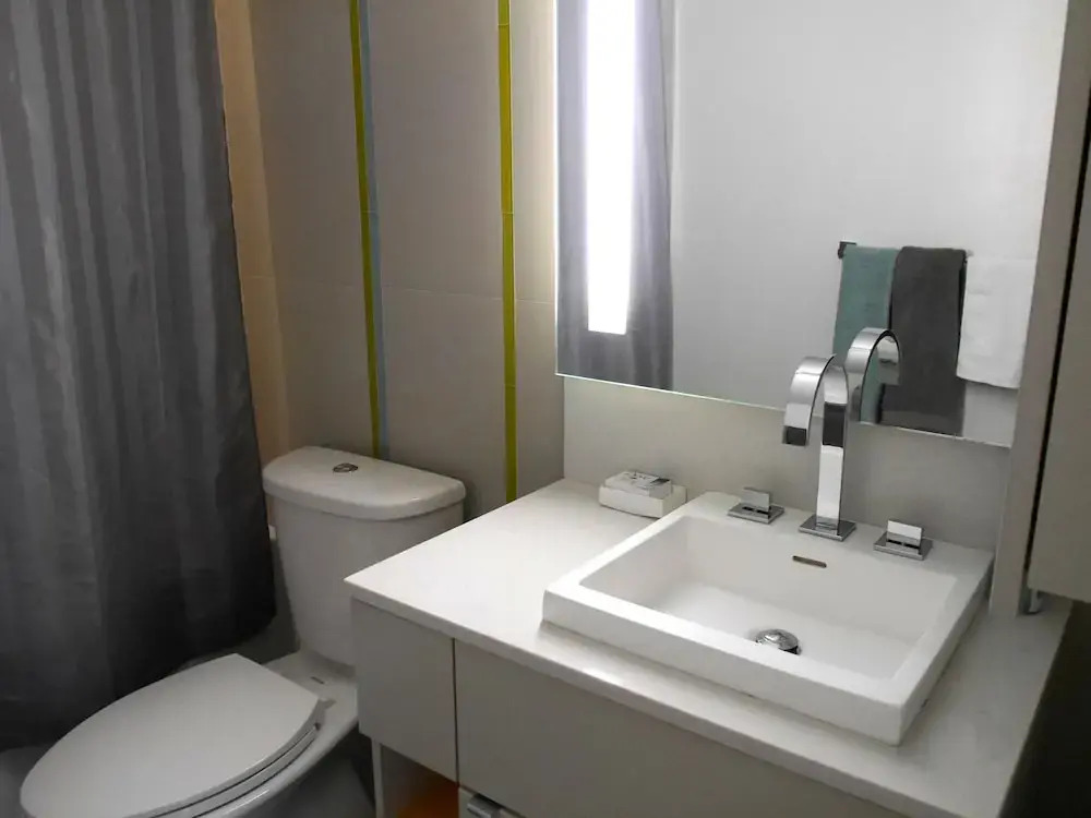 Modern 1BR Condo - Stunning View