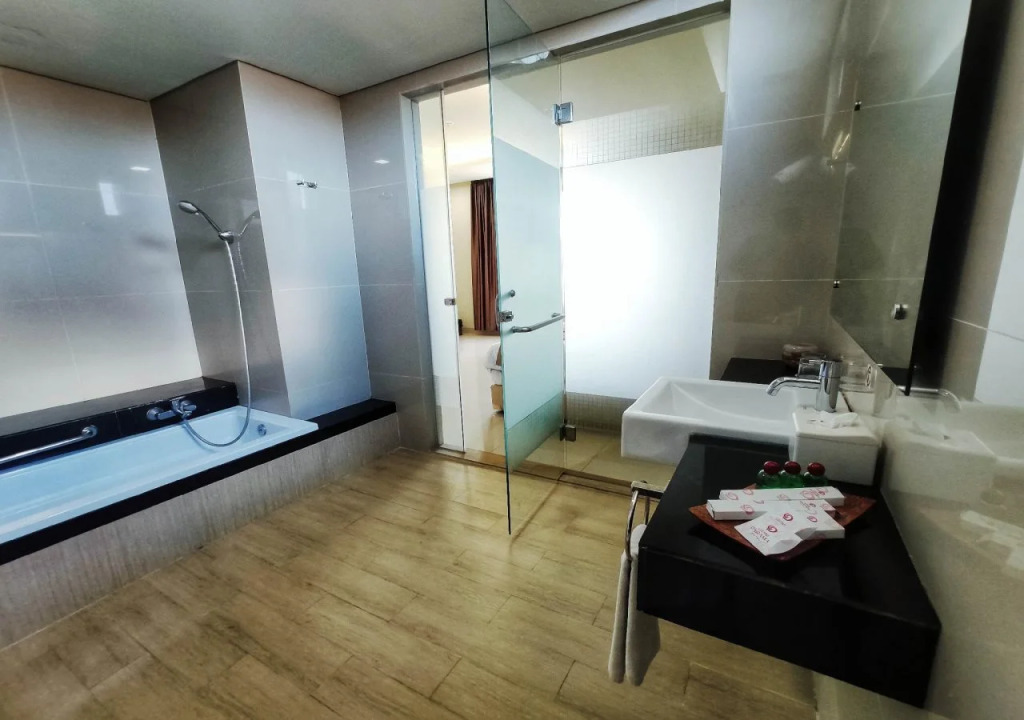 Grand Parama Hotel
