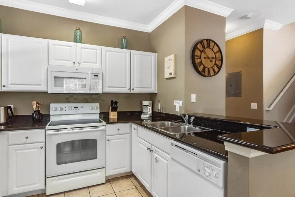 Amazing 4 Bedrooms Townhome 2402