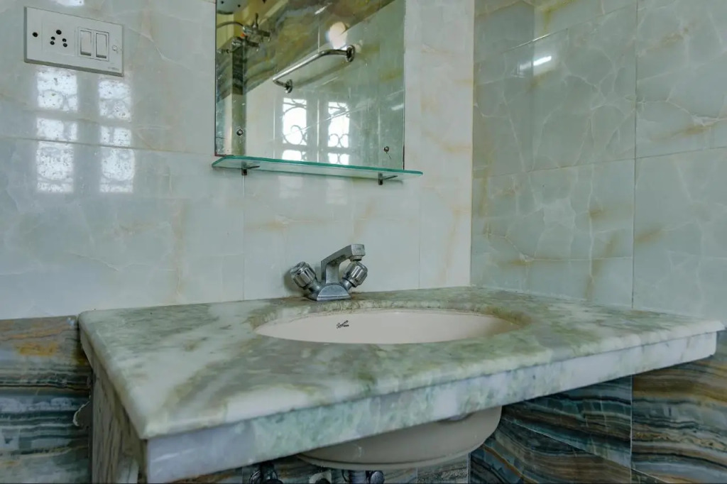 FabHotel New kolkata Residency Inn - Nr Axis Mall