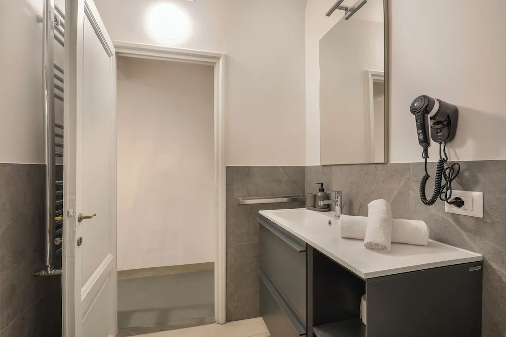 2 Bedroom Apartment in Florences Heart