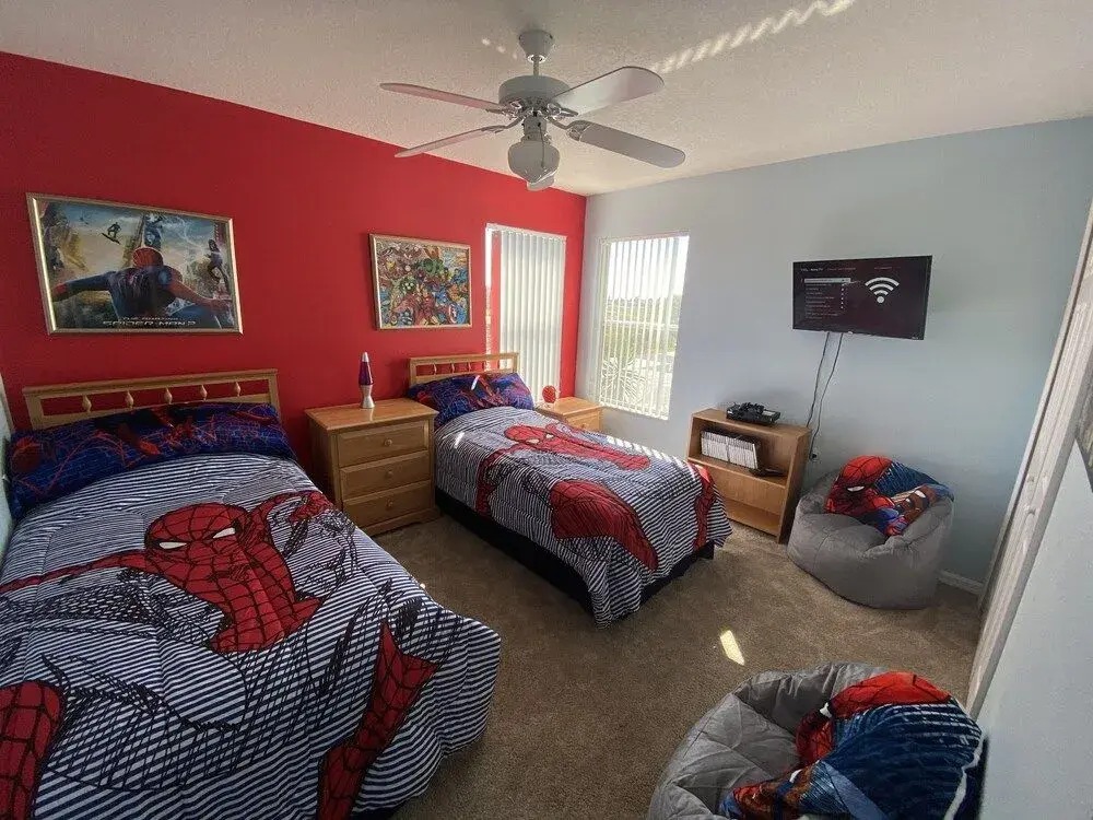 Sunny, Family-Friendly Villa with Large Pool in Gated Community Near Disney