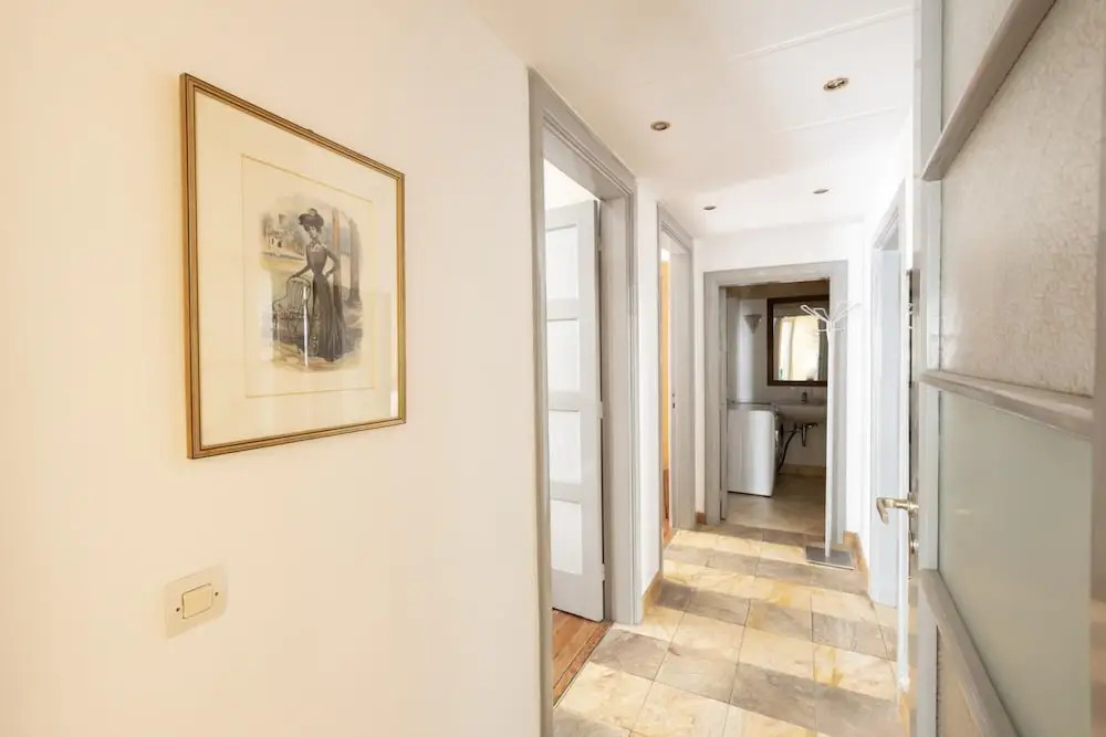 Ideal 4 bdr Apartment in Plaka for 10