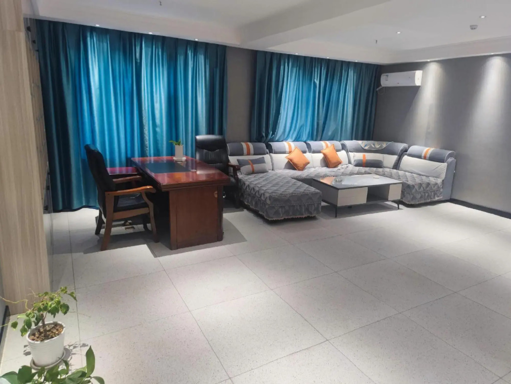 Dingbian Donggang Hotel