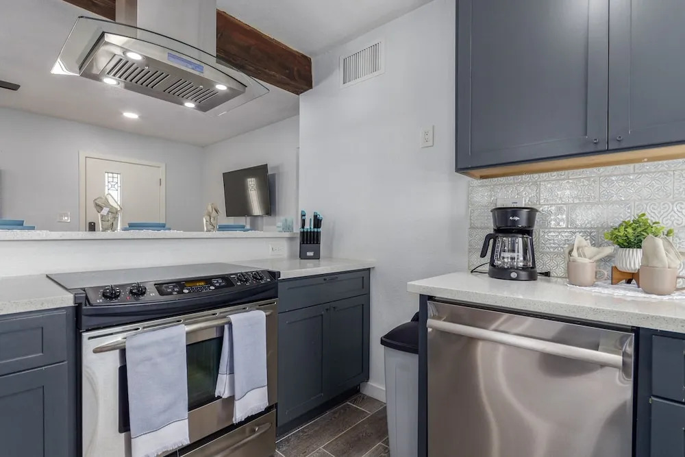 14th Coronado Historic District Phoenix 2 Bedroom Home by RedAwning