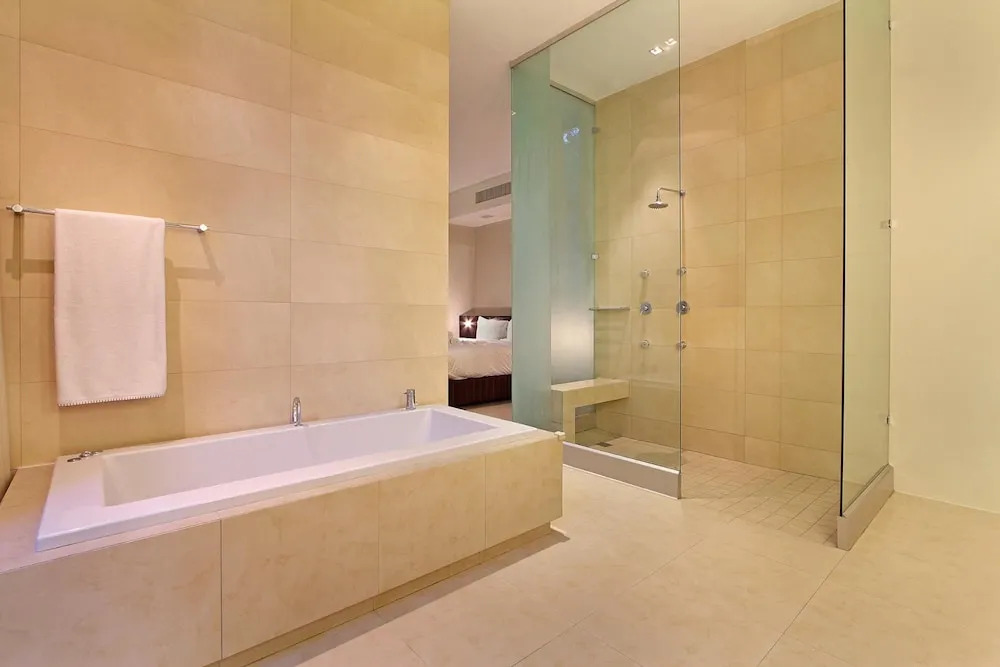 Sea View 3bed Apt w Pool Near Beaches Glen Sunsets
