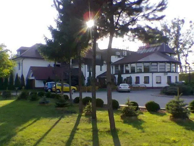 Hotel Restauracja Tawerna Gliwice - duży parking gratis