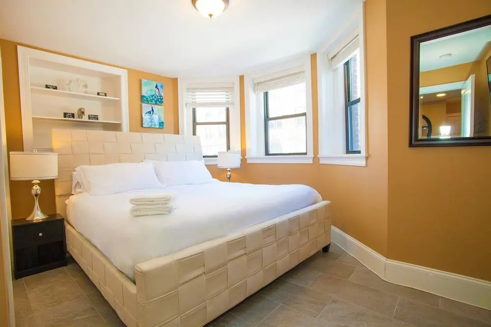 Lux Condo Near Boston - 3 King Beds 2 Bath-parking