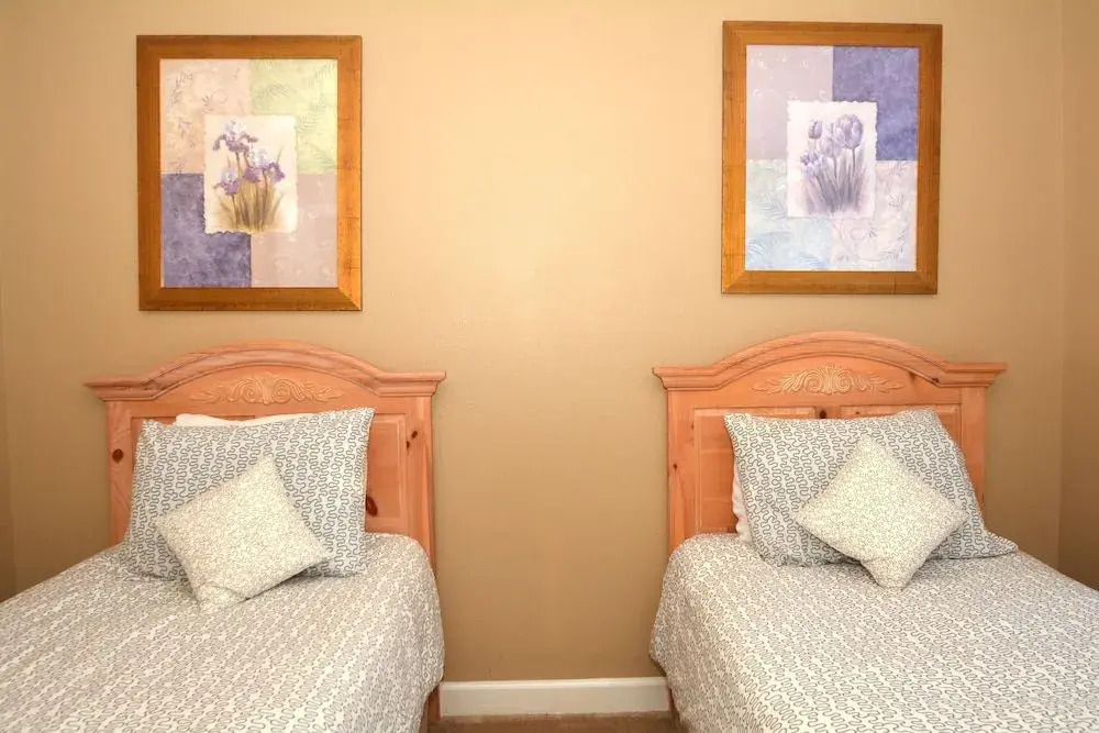345 Woodward Place 4 Br villa by RedAwning