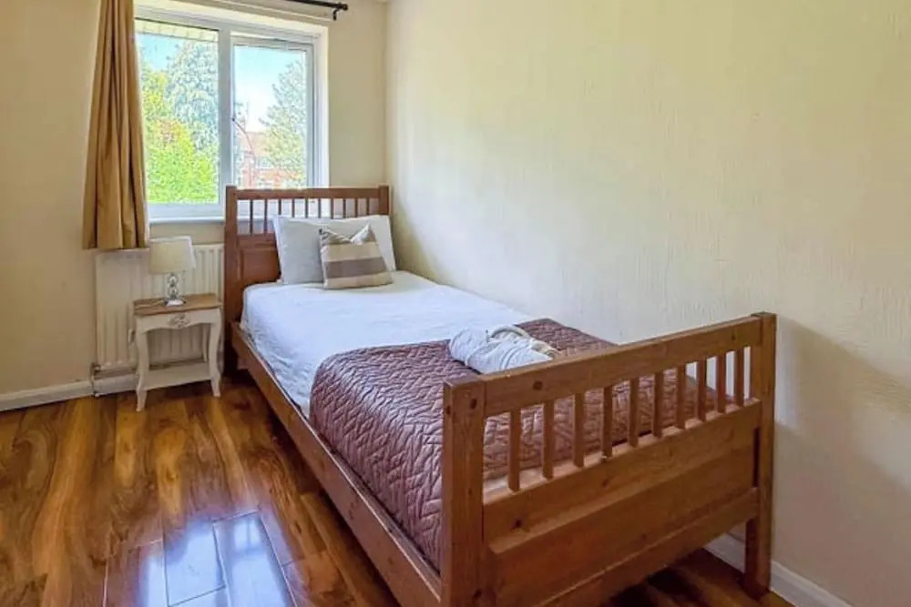 House Sleeps 5 - Wifi & Tv