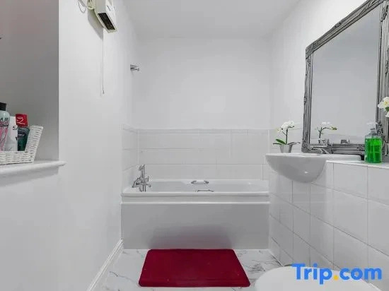 2-BR London Oasis in Woolwich