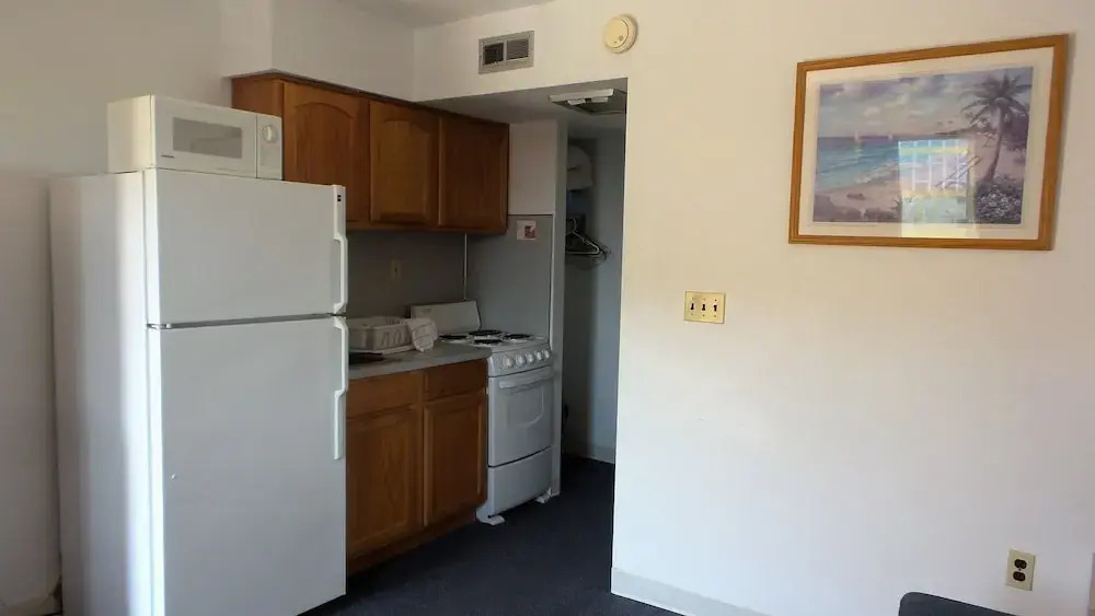 Golden Rail Motel