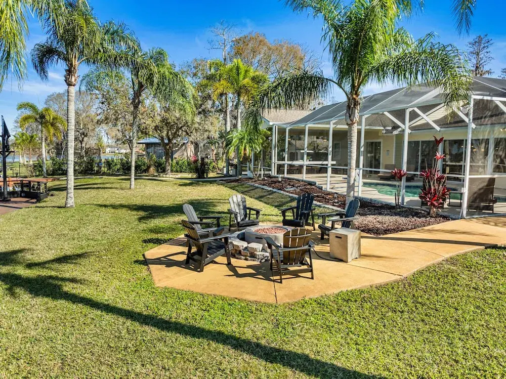 Waterfront Pool Pickleball Basket Sleeps 18