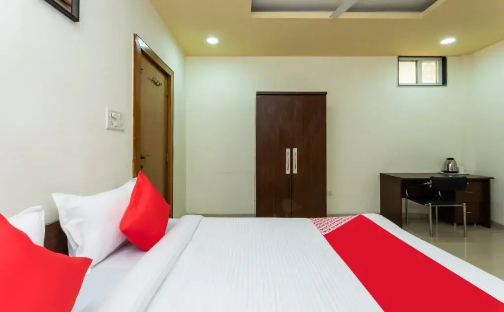 Silver Stay By OYO Rooms