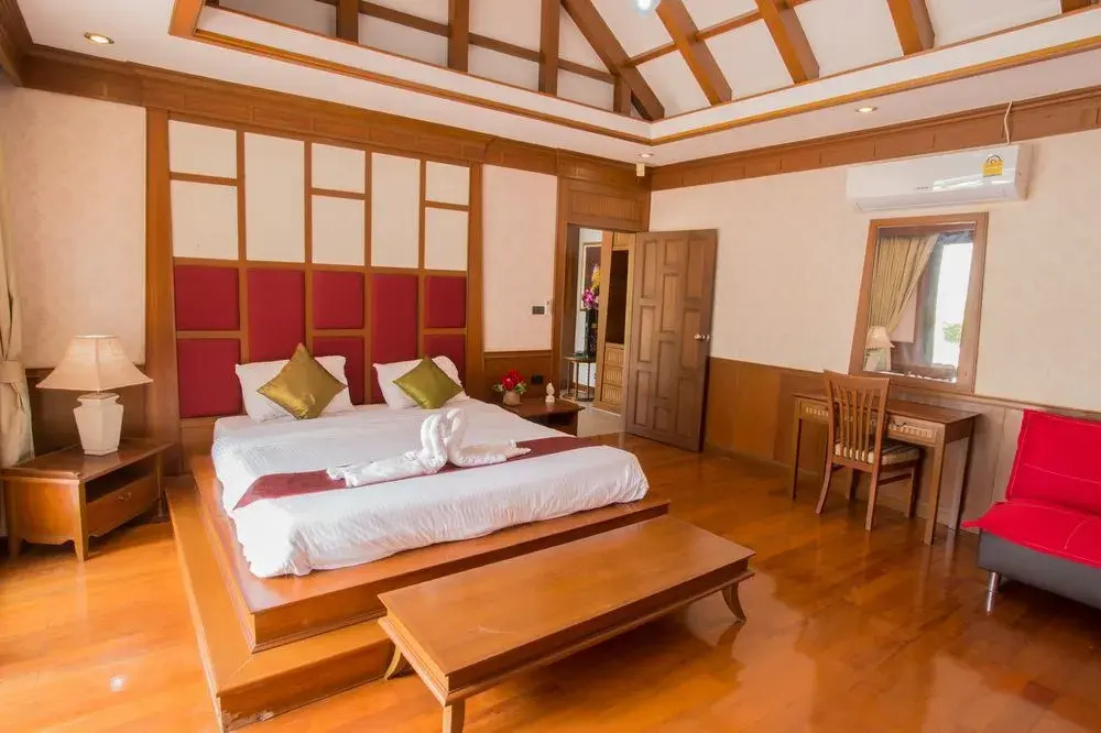 Sirinthara Villa 4 bed pool Nai Harn