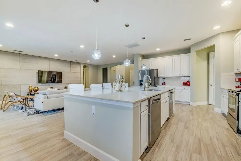 Solterra - 7004 Oak Wood Street