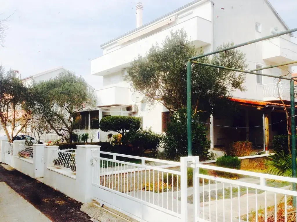 Guest House Dia
