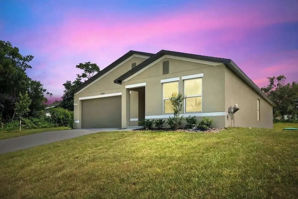 Springhill Retreat! 3 Bed, 2 Bath!