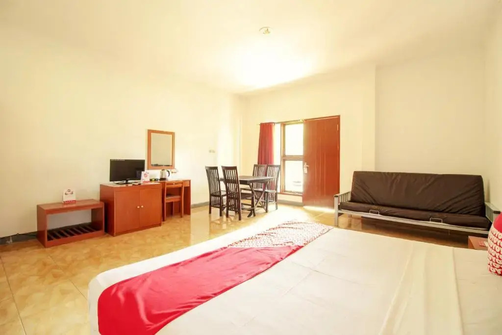 RedDoorz Plus At Hotel Sofia Pangandaran