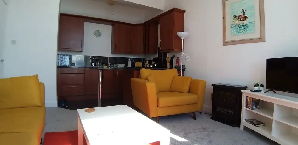 Captivating 1-bed Apartment sea Views,in Innellan