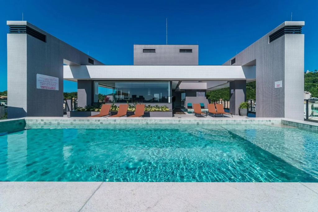 Adra 306 - Cobertura Duplex na praia de Bombinhas - 3 suítes - Vista para o mar - Edifício com academia e piscina no Rooftop