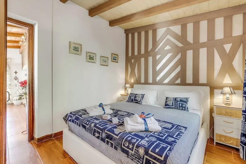 La Casa Fra gli Ulivi luxury apartments with pool near Cinque Terre and Tuscany