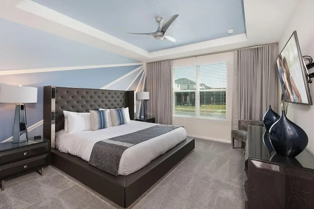 Sr024v: 8 Bed, Frozen, Incredibles, Ping Pong, Shuffle Board