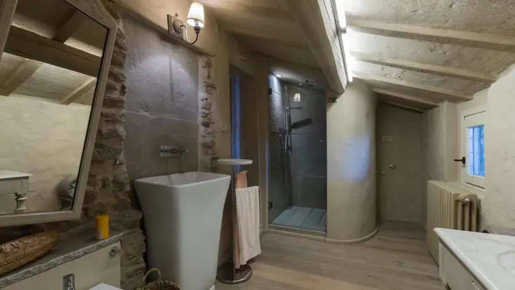 IL CASTELLACCIO 8, Emma Villas