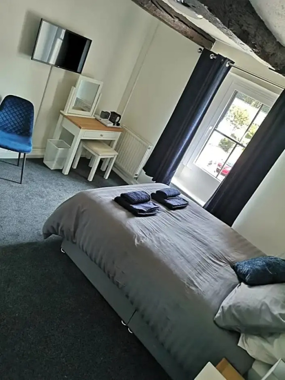 Red Lion Rooms - Self Check In
