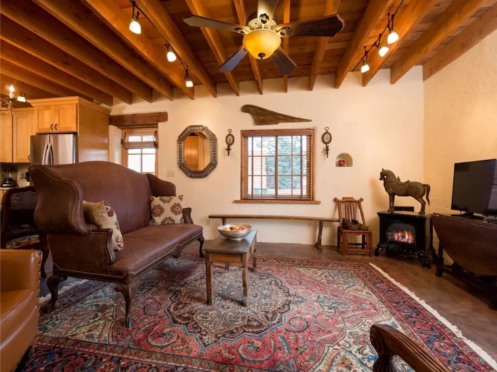 Desert Breeze - Delightful Railyard Adobe, Walk to The Plaza