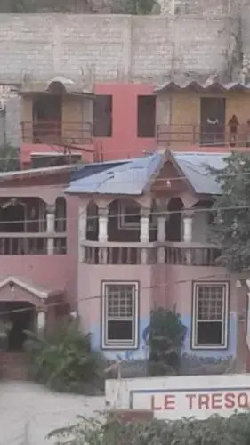 Le Tresor Hotel
