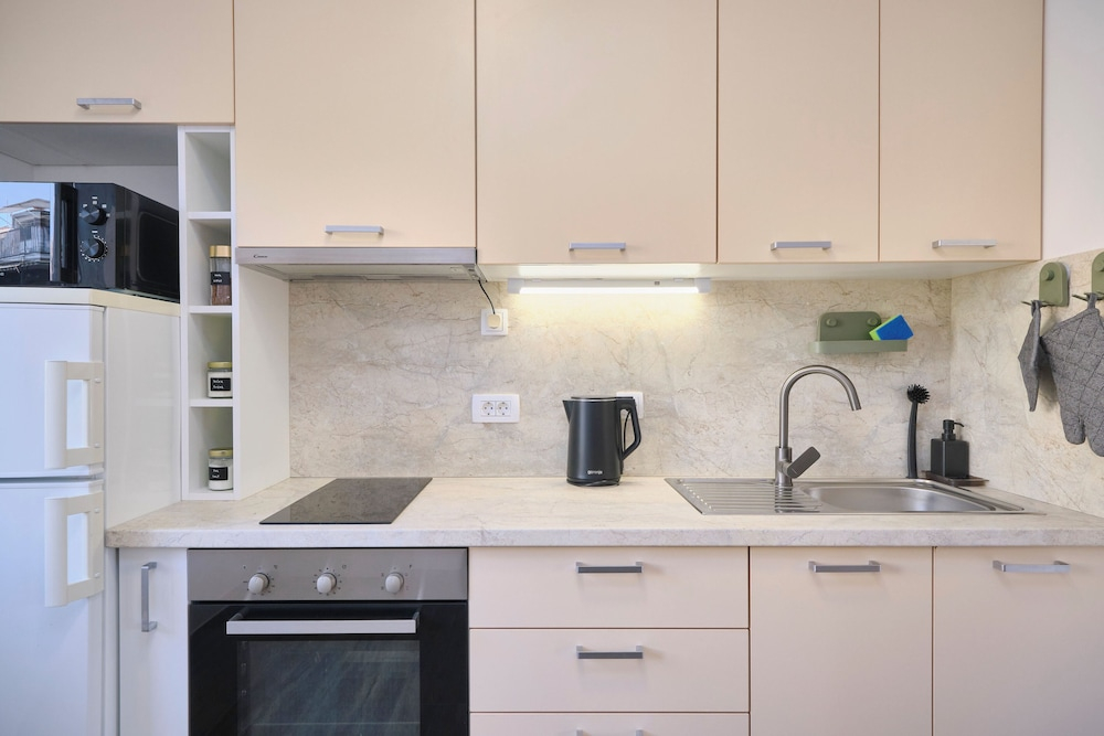 LAV Central Apartment by Litto