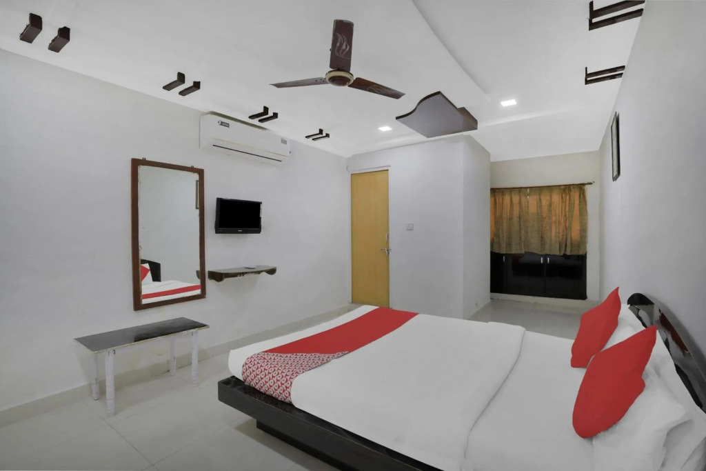 Flagship 83069 Hotel Rudra Palace