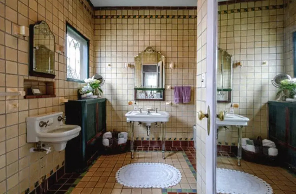 Mathis House, A Victorian Bed & Breakfast and Tea Room at 600 Main