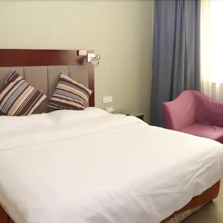 Zhongzhou Business Hotel (Luoyang Peony Park Shanghai Market Subway Station)(中州商务酒店(洛阳牡丹公园上海市场地铁站店))