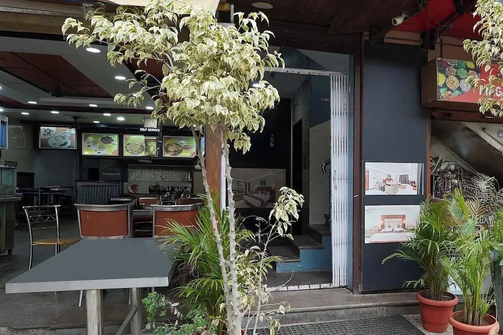 Fabhotel Emara Inn