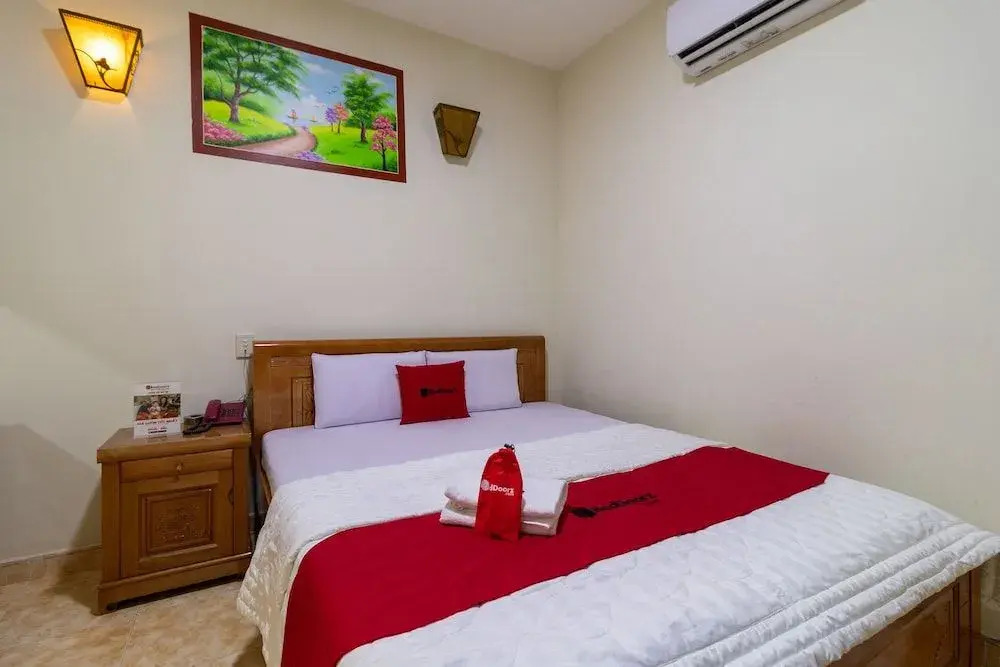 RedDoorz near Lotte Cinema Cong Hoa