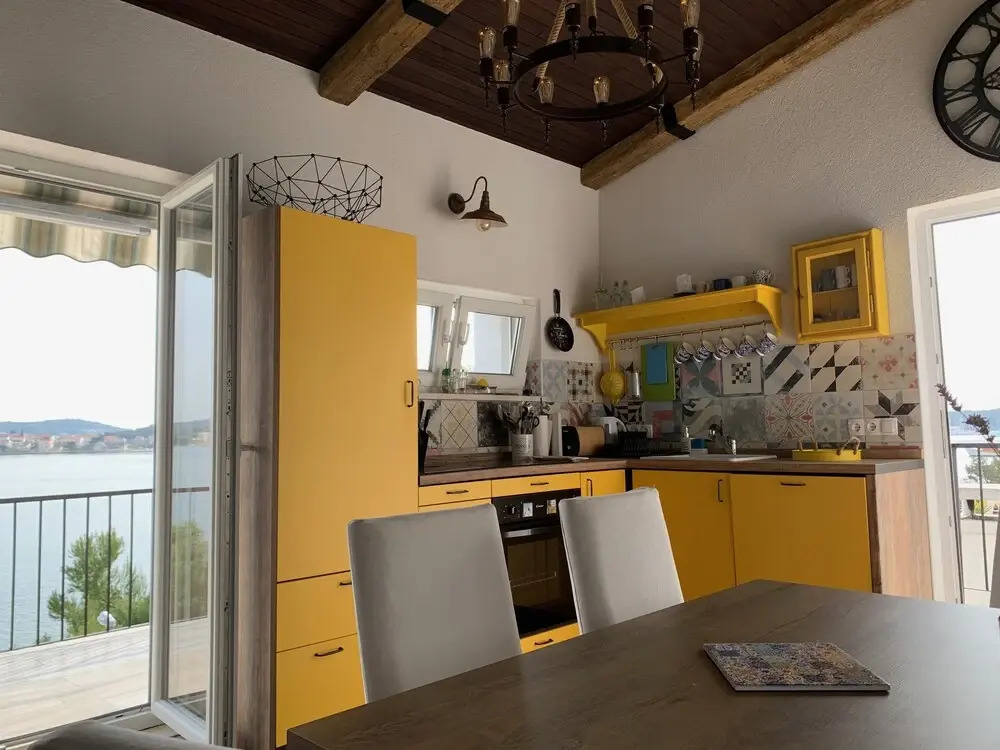 Cozy Beachfront Apartment With Seaview