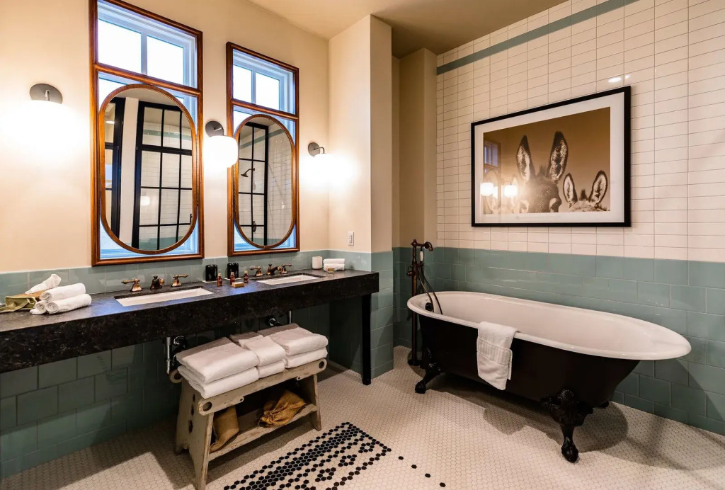 Texican Court, by Valencia Hotel Collection