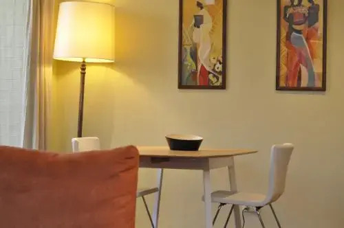 Glebe Self-Contained Modern One-Bedroom Apartment (47ROS)