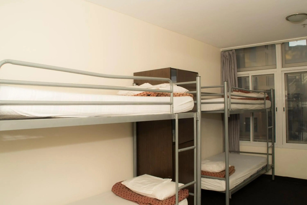 790 on George Backpackers