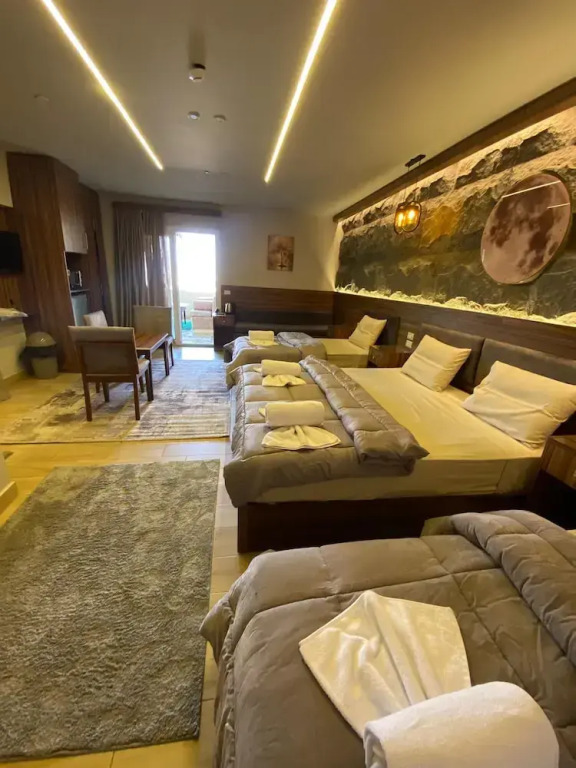 Holy Sheet Plus, Boutique Hotel