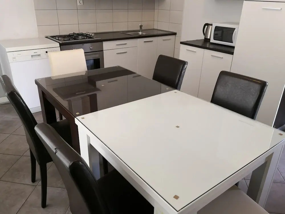 Emperor Apartment4 Star Accommodation for the Price of 3