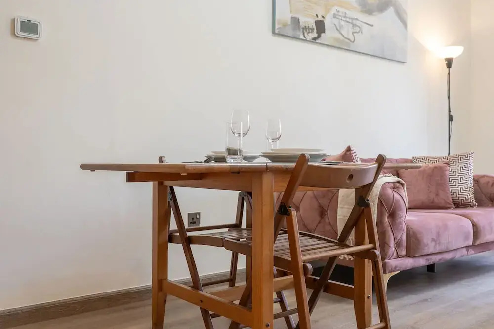 Magnificent 1 BR Apt Situated on a Prime Location