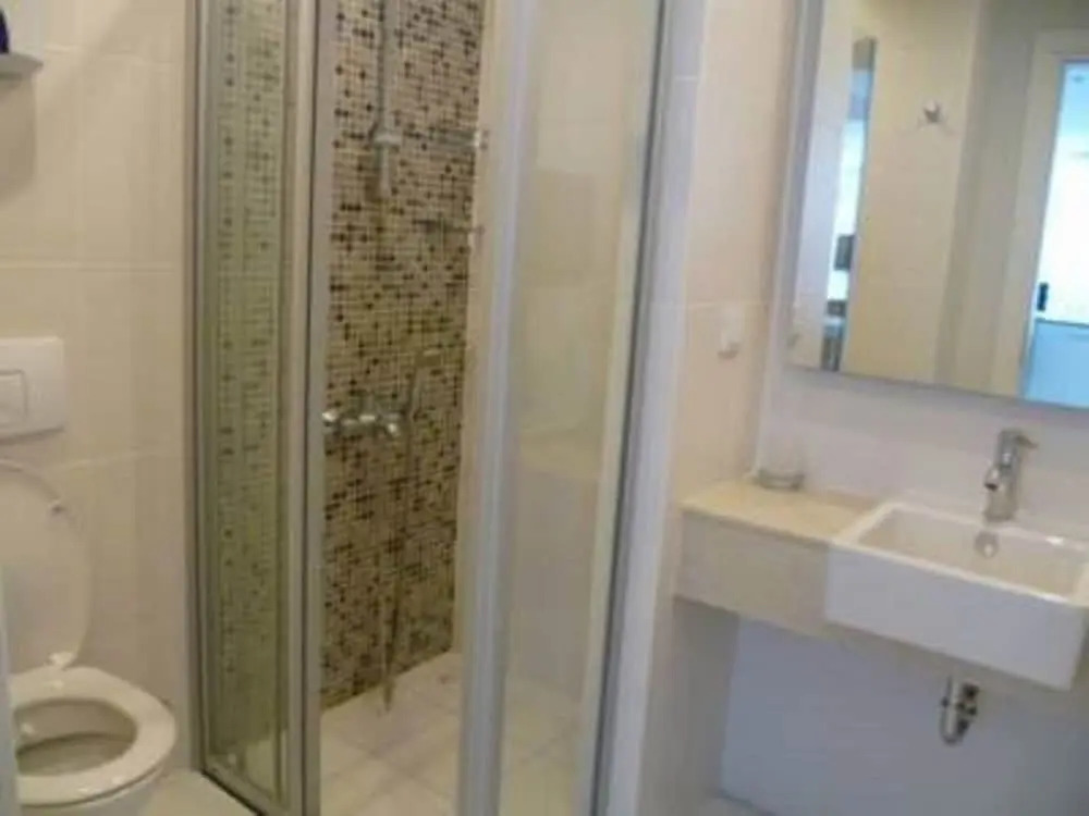 Babylon 40 - 2 bed Private Home Sleeps Up To 6 Close to Everything