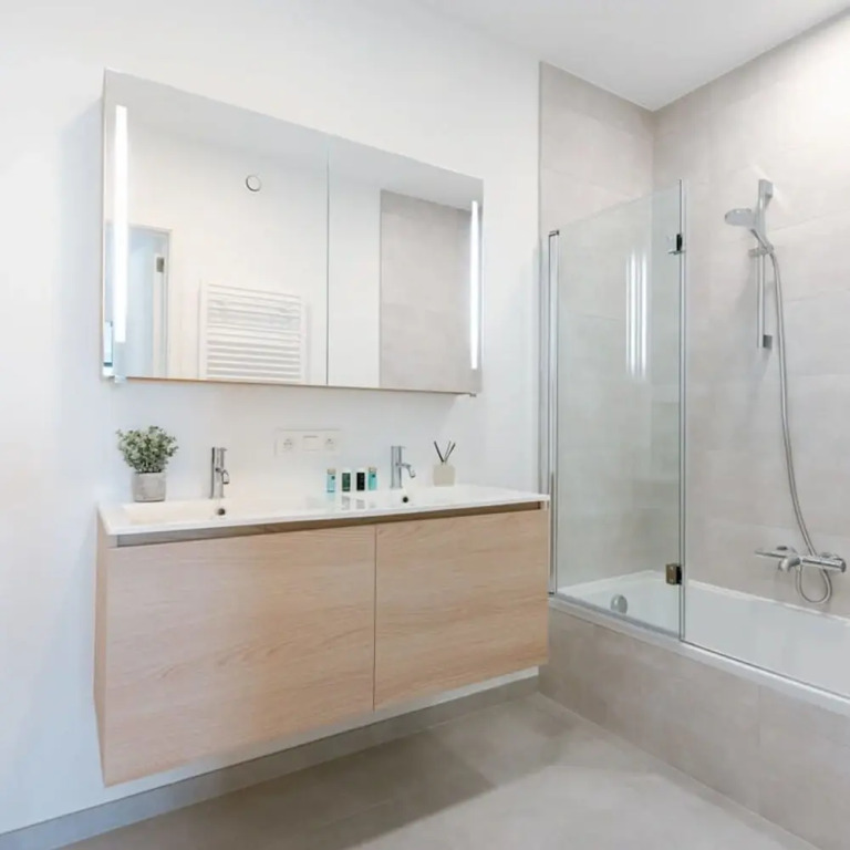 Stylish 2 Bedroom With Terrace and Parking