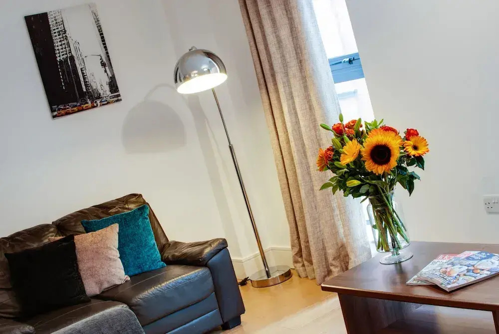 Base Serviced Apartments - Cumberland Apartments