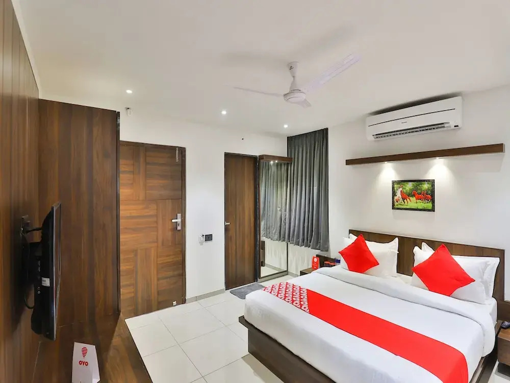 OYO 16604 Hotel Sparsh Inn