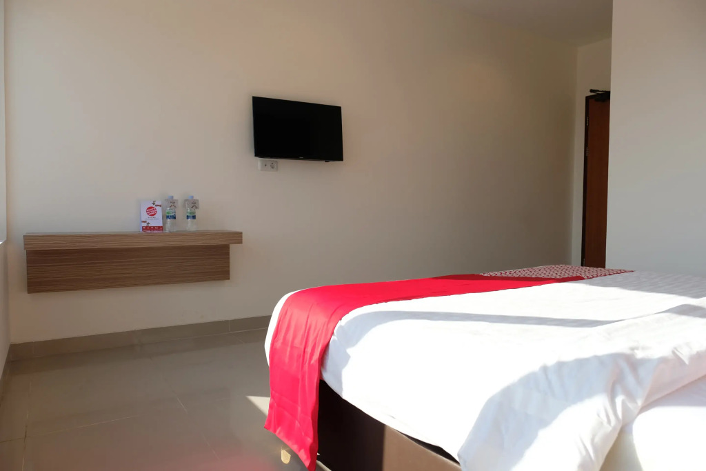 Purple Hotel by OYO Rooms