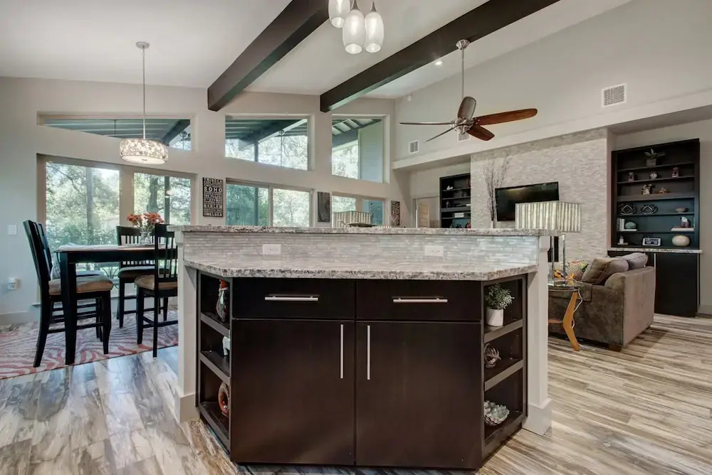 3BR Tree Shaded Home in Austin by RedAwning